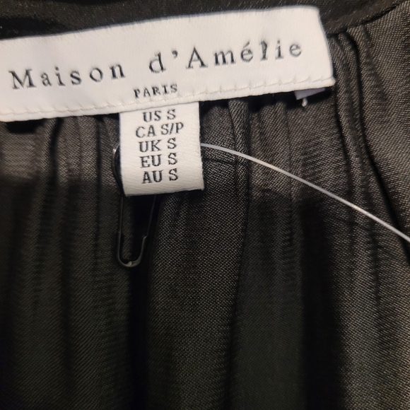 Sold Free Add on Cute little black top - Picture 3 of 4